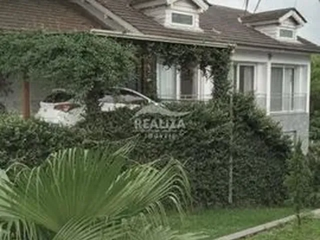 Imagem: A casa em condomínio possui 3 Dormitórios, 3 Suítes, 4