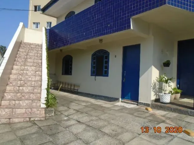 Imagem: Casa com 2 Quartos e Vaga para Carro