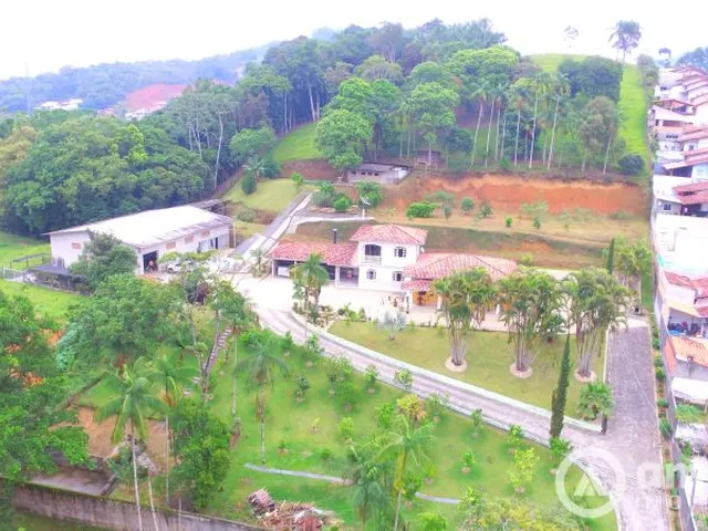 Imagem 2: Excelente Casa com Amplo Terreno na Primeiro de Maio! Estuda Propostas!!