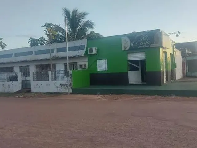 Imagem: A casa possui 3 Dormitórios, 2 Banheiros, 5 Vagas na