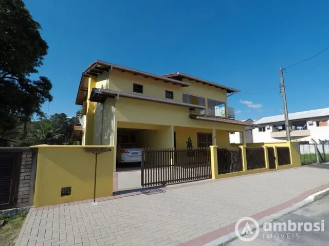 Imagem: Bela Casa e Muito Espaçosa - Bairro Bateas
