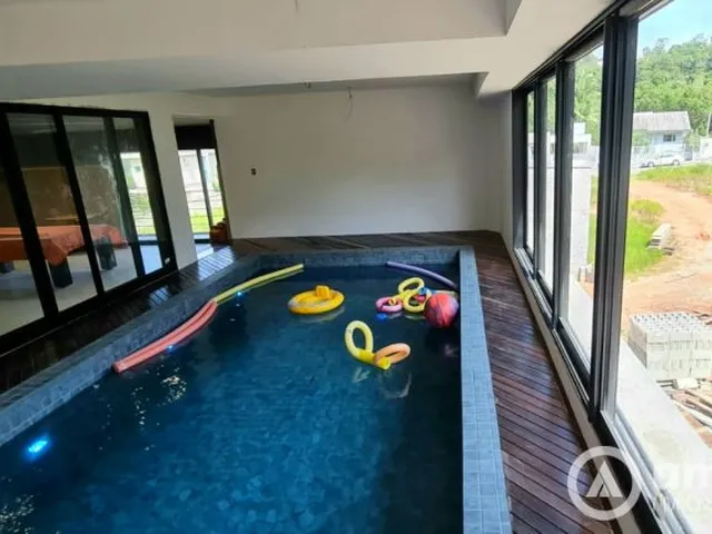 Imagem 9: Linda Casa Moderna em Loteamento de Luxo