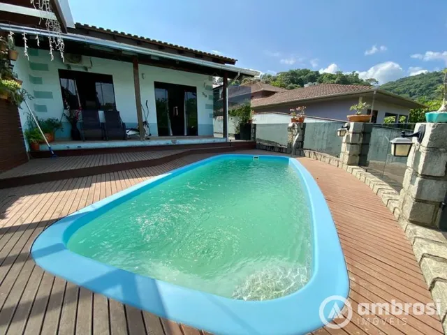 Imagem: Casa com piscina no bairro Águas Claras