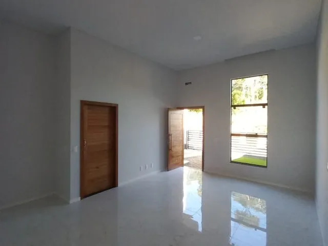 Imagem 7: Casa Baixa com 3 Dormitórios a Venda - Construção Nova