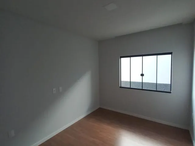 Imagem 10: Casa Baixa com 3 Dormitórios a Venda - Construção Nova