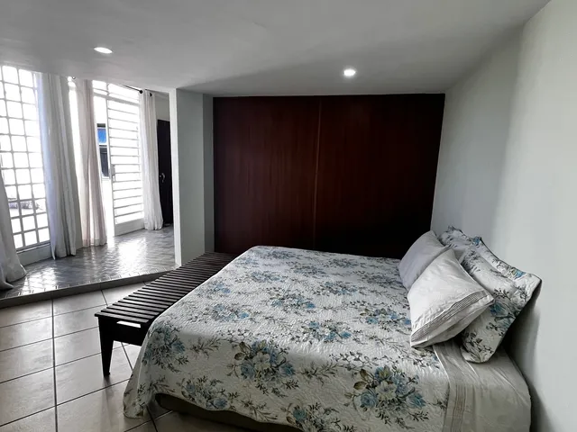 Imagem 2: Casa alto padrão, piscina, 4 suítes, 6 vagas, Cantareira