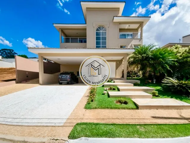Imagem: A casa em condomínio possui 4 Dormitórios, 4 Suítes, 6