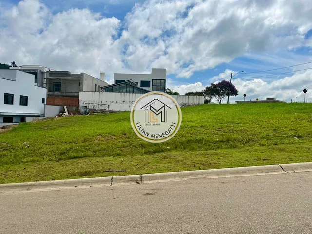 Imagem: O terreno possui 3 Dormitórios, 3 Suítes, 4 Banheiros, 4
