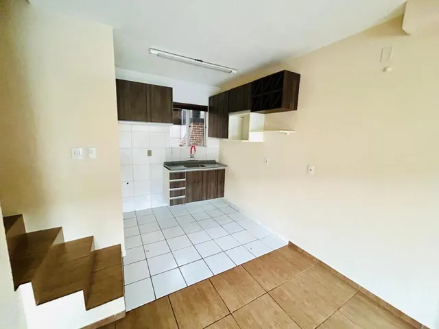 Imagem 2: Casas - Sobrados ( novos e usados) com 2 Dormitorio(s) localizado(a) no bairro União em