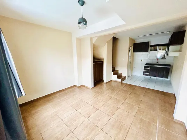 Imagem 5: Casas - Sobrados ( novos e usados) com 2 Dormitorio(s) localizado(a) no bairro União em