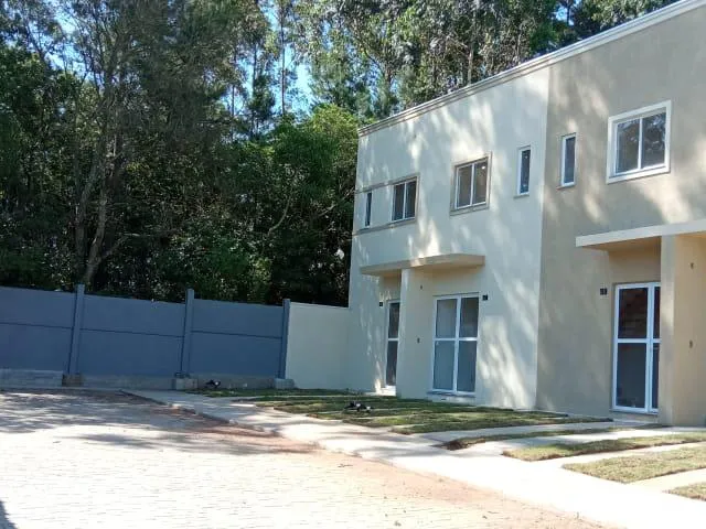 Imagem 4: Casas - Sobrados ( novos e usados) com 2 Dormitorio(s) localizado(a) no bairro Corcunda