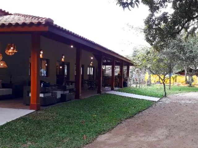 Imagem: A casa em condomínio possui 5 Dormitórios, 5 Suítes, 6