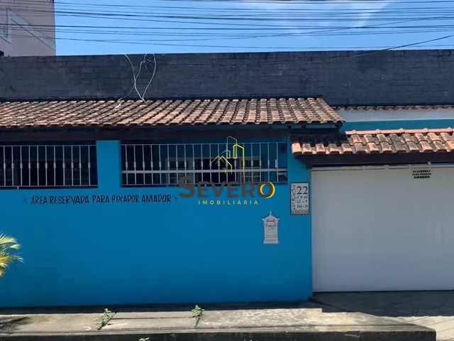 Imagem: A casa possui 3 Dormitórios, 1 Suíte, 2 Banheiros, 2