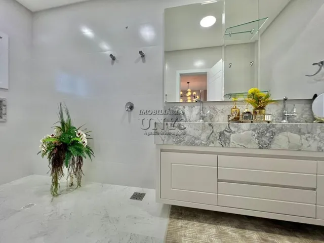 Imagem 4: Sobrado Decorado com Piscina Beira Lago