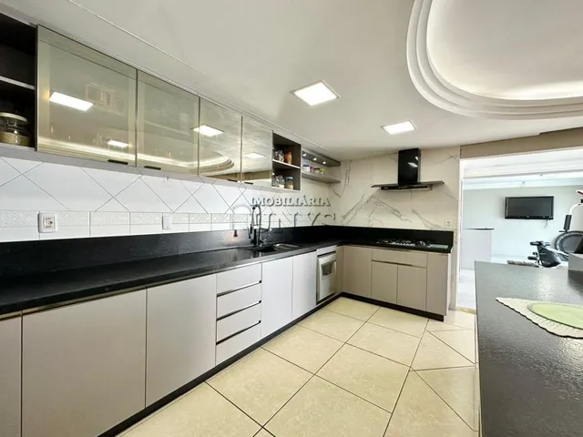 Imagem 9: Casa Sobrado em Capão da Canoa - 388m2 - 3 dormitórios Suíte - garagem para 5 carros