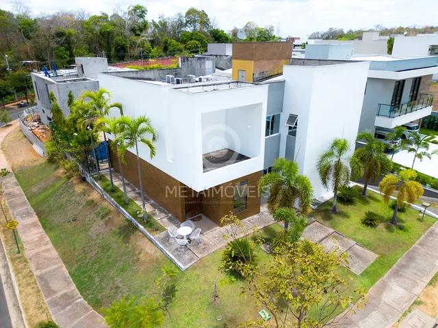 Imagem: A casa em condomínio possui 5 Dormitórios, 5 Suítes, 5