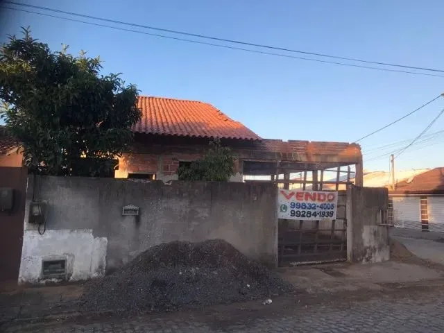 Imagem: Casa de 03 Quartos em Condomínio Fechado