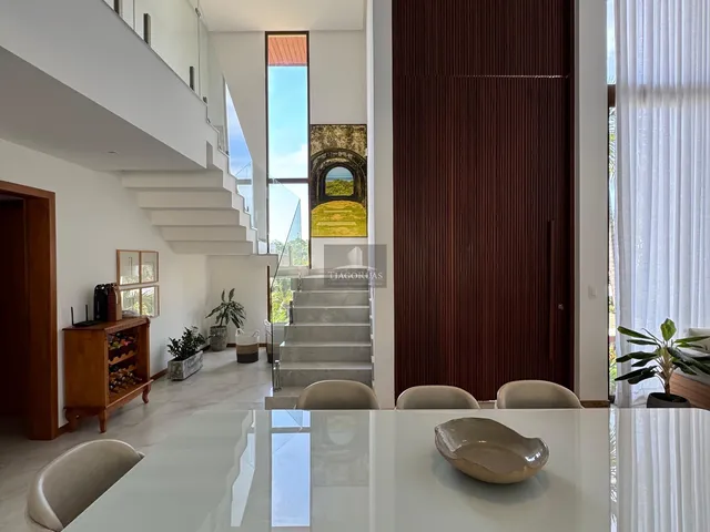 Imagem 8: Casa de 5 Suítes à Venda na Praia do Forte - Luxo e Conforto à Beira-Mar!