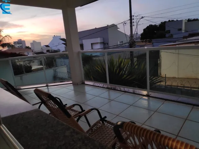 Imagem 3: Casa em 2 pavimentos, com 3 suítes, piscina, área gourmet, sala em 3 ambientes e 3