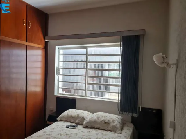 Imagem 5: Casa de esquina, com 4/4 (1 suíte), 3 salas, 2 banheiros, 2 vagas e uma edícula com