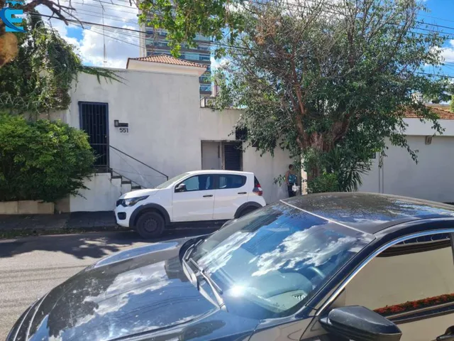 Imagem 12: Casa de esquina, com 4/4 (1 suíte), 3 salas, 2 banheiros, 2 vagas e uma edícula com