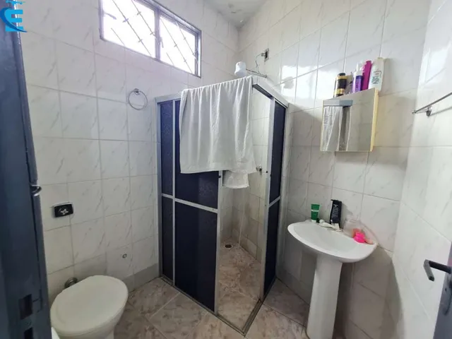 Imagem 2: Imóvel de 280 m², esquina, com 2 casas, sendo uma de 3/4 com 2 vagas e outra de 1/4