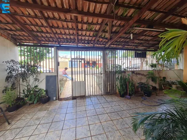 Imagem 3: Casa com 3 quartos, 2 vagas cobertas e quintal grande, em terreno de 360