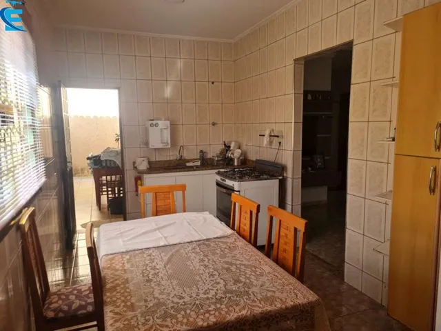 Imagem 10: 2 Casas Independentes, Sendo Uma de 3/4 com Garagem e Outra de 1/4 com Garagem, em Terreno de 280,50 M²