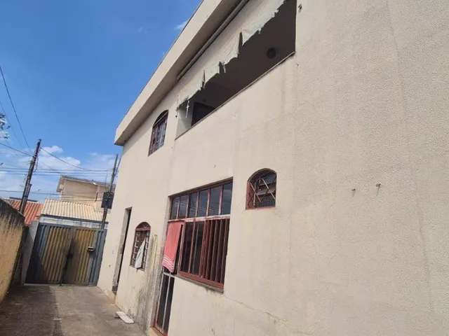 Imagem 10: Imóvel tipo sobrado em terreno 10x40, com 2 aptos. Cada um com 2 quartos grades, duas