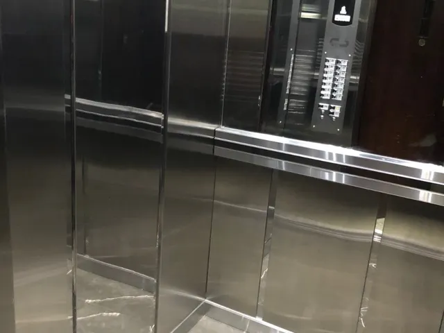 Imagem 1: Apto no Centro, de 2/4, com 65 M², Lavabo, Banheiro Social, em Prédio com 2 Elevadores