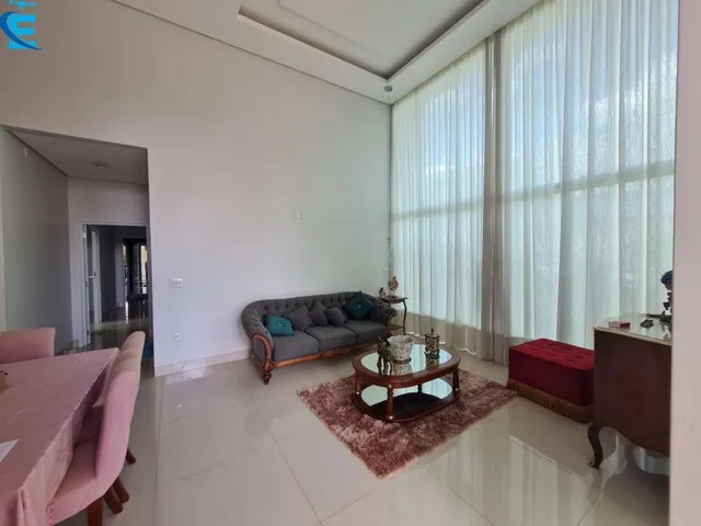 Imagem 6: Casa térrea de alto padrão com 289 m², 3 suítes, e oito vagas, no Gávea Hill 1