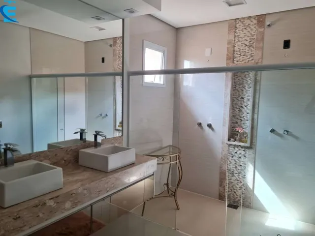 Imagem 2: Casa térrea de alto padrão com 289 m², 3 suítes, e oito vagas, no Gávea Hill 1