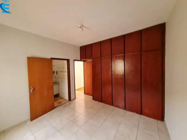 Imagem 9: Casa de 204 m², em terreno de 360 m², com 5 quartos (1 suíte), com 3 salas, vagas para
