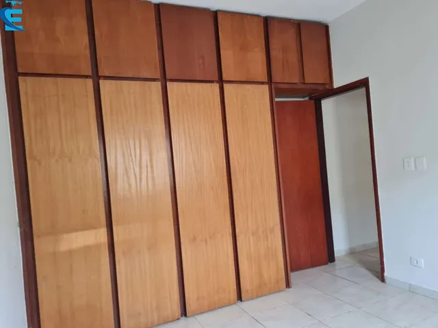 Imagem 8: Casa de 204 m², em terreno de 360 m², com 5 quartos (1 suíte), com 3 salas, vagas para