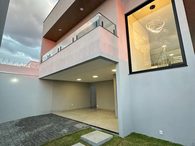 Imagem 1: Casa de alto Padrão, com 3 suítes, escritório, Salas de TV e Jantar com pé direito