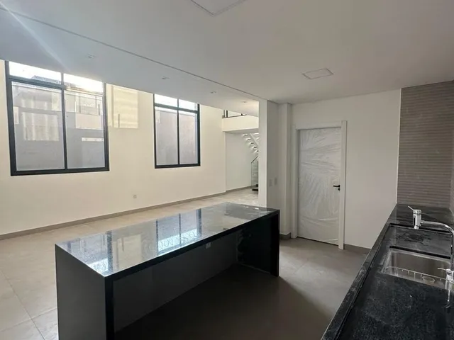 Imagem 9: Casa de alto Padrão, com 3 suítes, escritório, Salas de TV e Jantar com pé direito