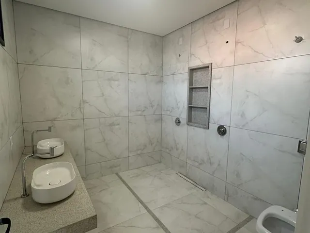 Imagem 4: Casa de alto Padrão, com 3 suítes, escritório, Salas de TV e Jantar com pé direito