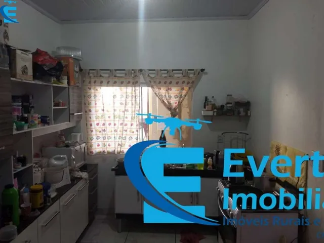 Imagem 3: Casa e sobrado com 233 m², 5 quartos, sendo um suíte, em terreno de 250 m² e vaga para