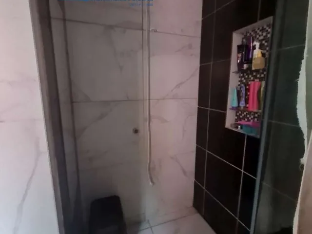 Imagem 15: Casa e sobrado com 233 m², 5 quartos, sendo um suíte, em terreno de 250 m² e vaga para