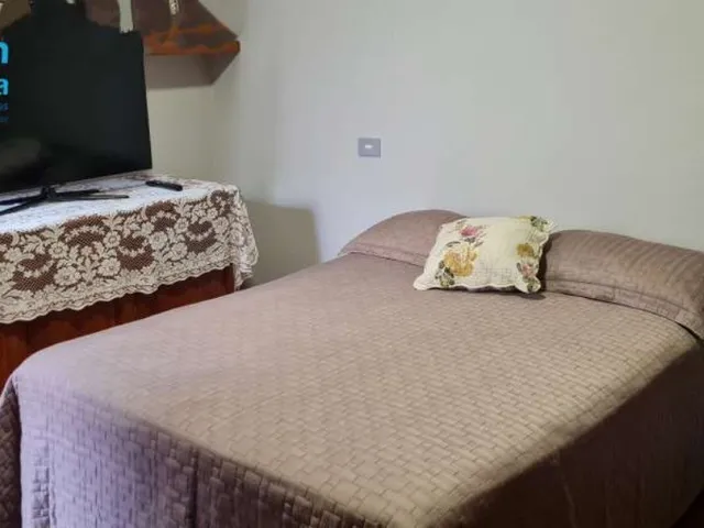 Imagem 15: Casa sem escadas, com 4 quartos (1 suíte), quintal grande e espaço gourmet completo