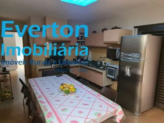 Imagem 6: Casa sem escadas, com 4 quartos (1 suíte), quintal grande e espaço gourmet completo