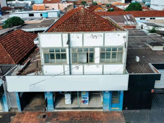 Imagem 8: Prédio em Avenida Comercial com Loja, Barracão de Depósito, Garagem e Apto no Piso Superior