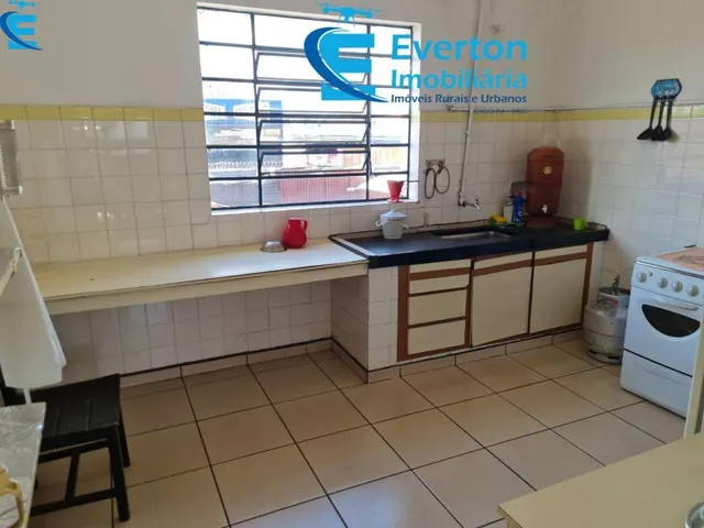 Imagem 9: Prédio em Avenida Comercial com Loja, Barracão de Depósito, Garagem e Apto no Piso Superior
