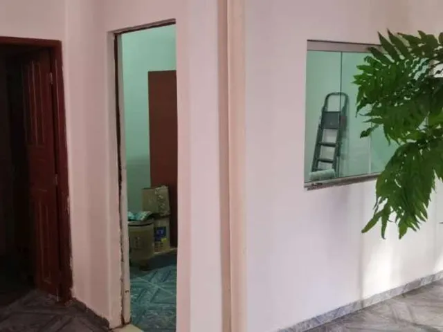Imagem 15: Casa de dois pavimentos, com 5 quartos, sendo 2 suítes, 2 vagas, na área central do
