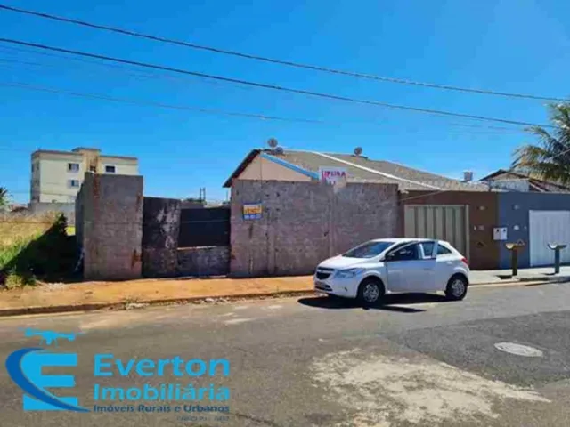 Imagem: Terreno de 250 m², plano e todo murado