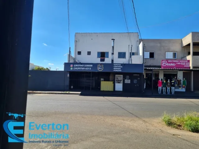 Imagem 2: Cômodo Comercial de 170 M² e 2 Aptos no Pavimento Superior