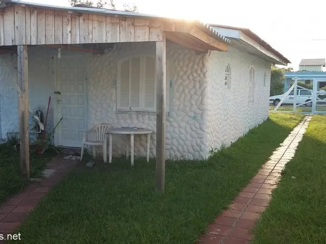 Imagem: Casa com anexo e churrasqueira a venda em