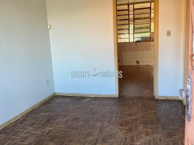 Imagem 16: 02 Casas de alvenaria em terreno de 10x30, murado e com grades altas, Casa da frente com