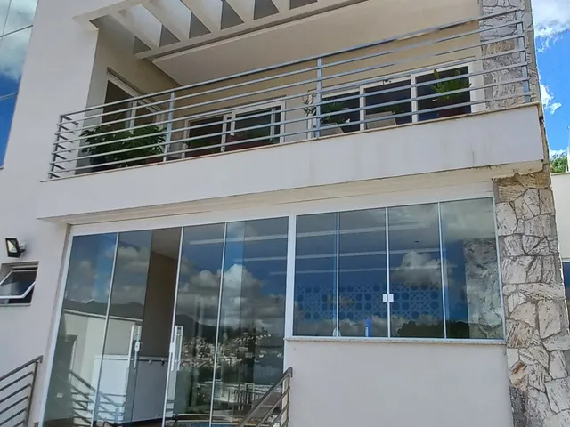 Imagem 15: Casa incrível, localizada no Pinheirinho, oferece uma vista deslumbrante da cidade e da