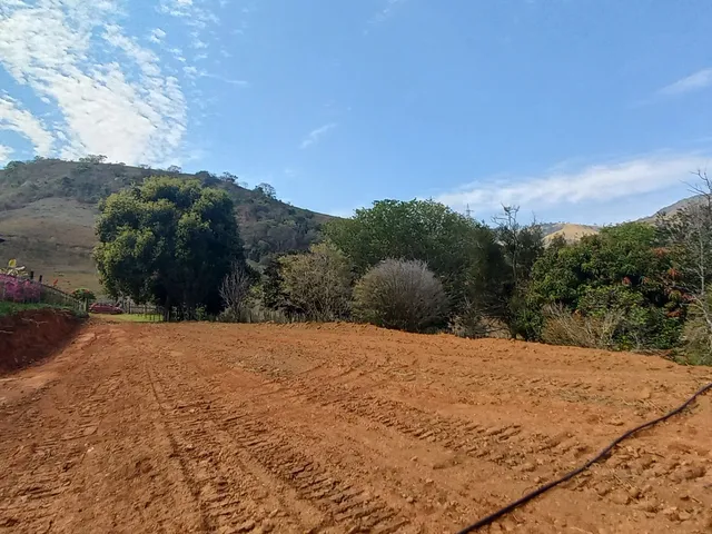 Imagem 2: Vendo uma chácara linda, com pequeno pomar e com ótima localização no bairro Retiro